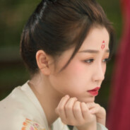 Abstract art performer