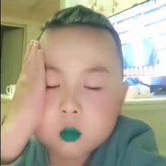 随地排便并把玩