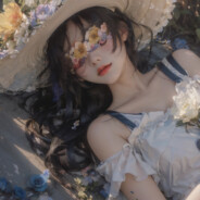 爱蹲蘑菇的劳拉