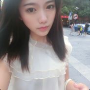 丶轻施粉黛俏娇颜rr