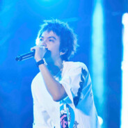 泰坦巨龙徒手捏碎地球