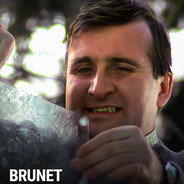 Brunet wieczorową porą