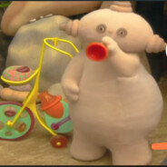 AK举过头顶打的阿泽