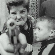 一枪一个小朋友