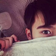 爱笑而又膨胀的男孩