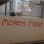 mas muros menos moros