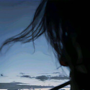 她明明说是白的