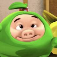 头戴紫金冠体挂白花袍手持方天戟座下赤兔马