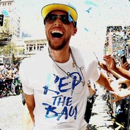 龙卷风摧毁停车场