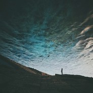 想变成操场，这样就能设在她小学里