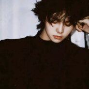 “云想衣裳花想容，春