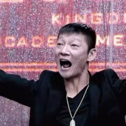 腼腆男孩大声发