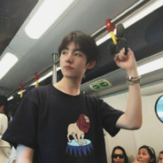 糖果藏在兜兜里