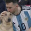Messi beijando um cachorrinho