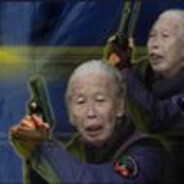 69岁老奶奶扶墙打cs