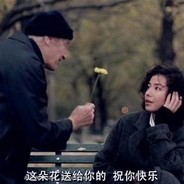 她拍照总是那么不爱笑