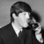 Paul McCartney tomando té