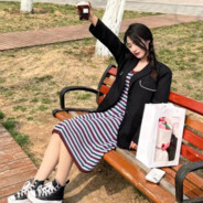 口渴就喝水干嘛掰我腿