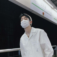 让我摸摸你屁股