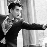 奔波在夕阳红下的男人