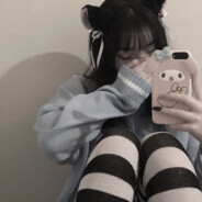 Author >-<