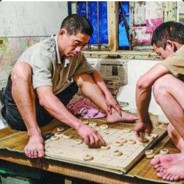 民工干完活下棋