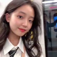 18岁少女卖b起ak