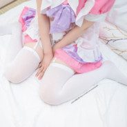 18岁呆萌白丝萝莉