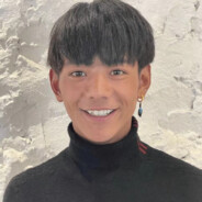 不时用藏话测马的尼古丁真同学