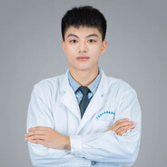 儿科主任梁医生