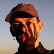 牵着的手也扣过