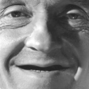 Esa Pakarisen näköinen nainen