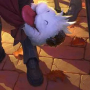 Bílá chlupatá koule