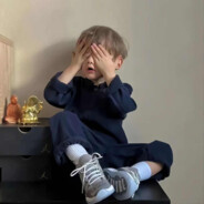 她说她是晒黑的