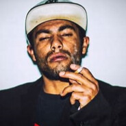 我将玫瑰置身后