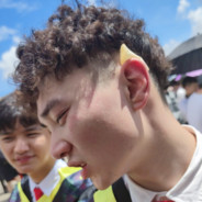 干拉然后玩手机