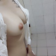 水里游着游着泳的鱼儿