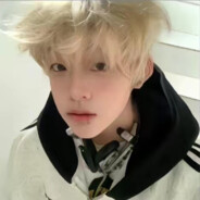 一口吃掉三个汉堡堡