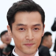 有人议论哥的帅，哥笑了，哥笑起来更帅