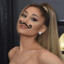 Ariana Grande con bigote