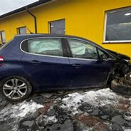 crashed peugot 208CASE.GIFT