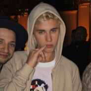 给女大学生擦身体乳