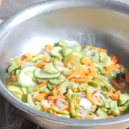 劲 爆 牌 垃 圾 炒 饭