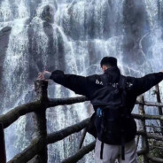 后山群猴俺腚最红