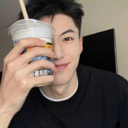 爱给女大学生涂身体乳