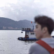 站在水里的盆友