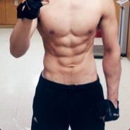 吾乃闪烁的光明灯塔，耸立在无知的黑暗之海