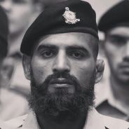 classic   \../_(>.<)_\../