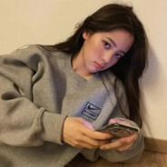 每当jk慢慢脱离她的裤腿