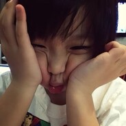 和她养的小金毛